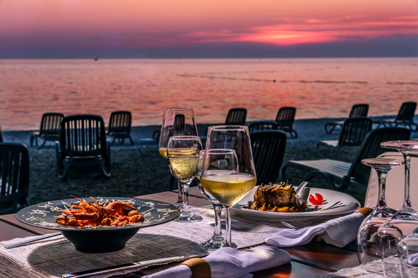 Ресторан у Затоці Вечеря з морепродуктів на березі моря в Затоці