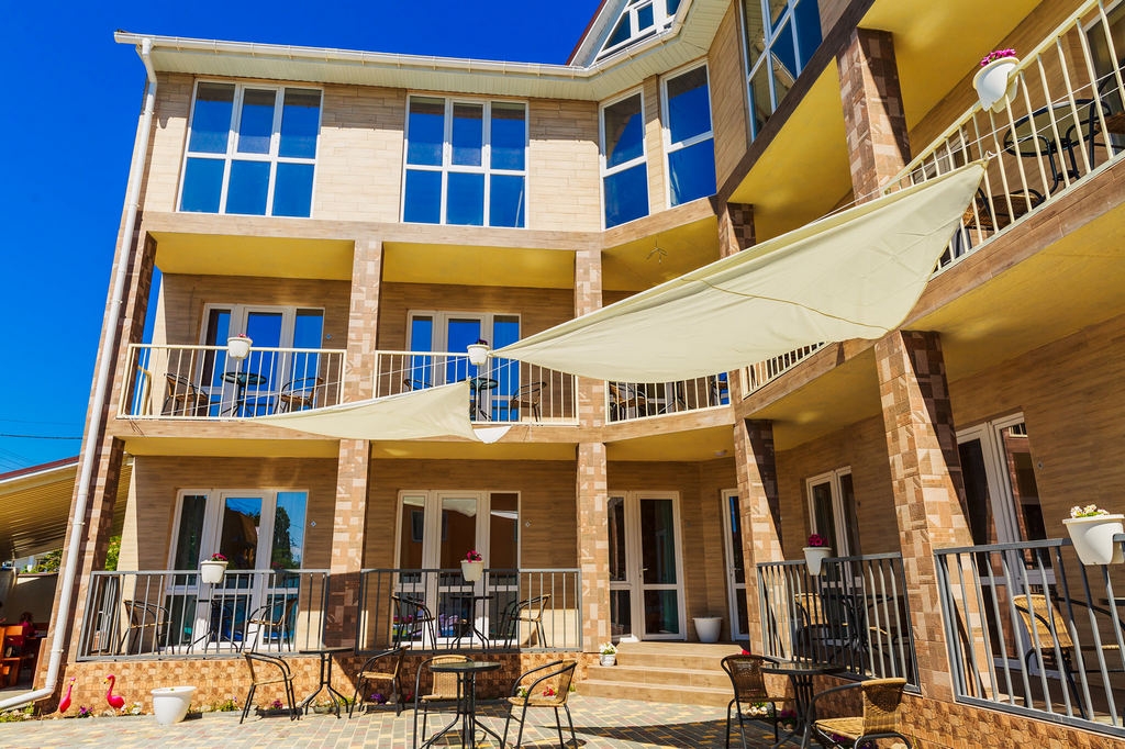 Двір із зонами відпочинку